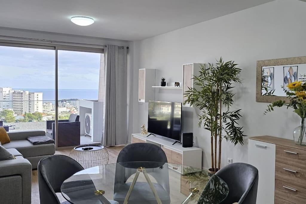 شقة Vista Mar - Ac, Parking And Pool فونشال المظهر الخارجي الصورة